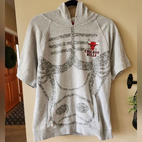 Unk Other - NBA UNK Chicago Bulls short sleeve hooded sweatshirt size large